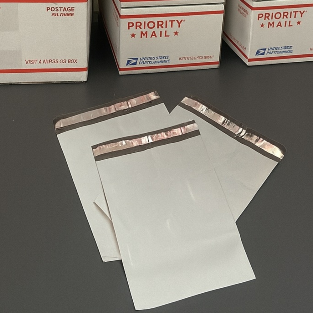 30 Polymailers 10”x13” white - Redi Strip self sealing closure